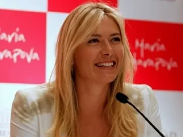 Маша флиртува с журналист