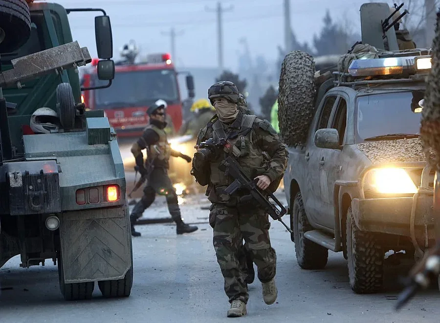 Войник загина при атака срещу база в Афганистан
