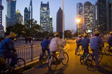 Китайците с 6 млн. повече през 2013 г. 