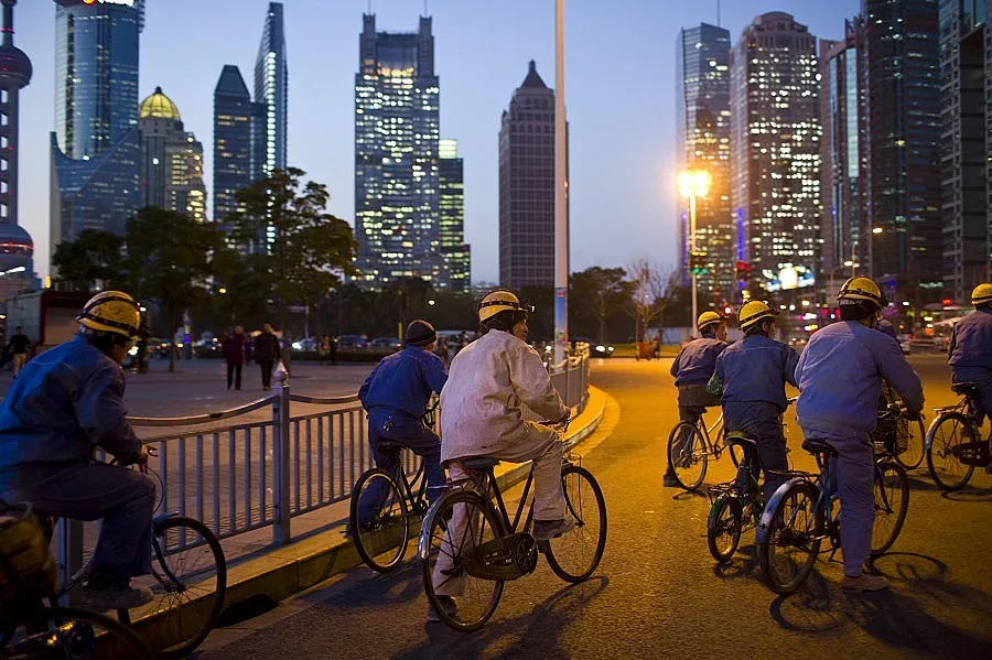 Китайците с 6 млн. повече през 2013 г.