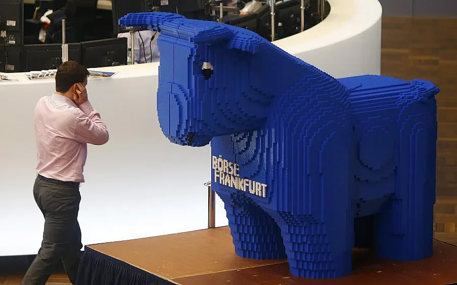 Силни дни за долара и акциите