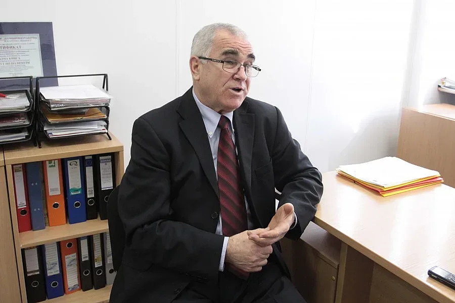 Проф. Троев: Можем да правим CD-та от автомобилни газове