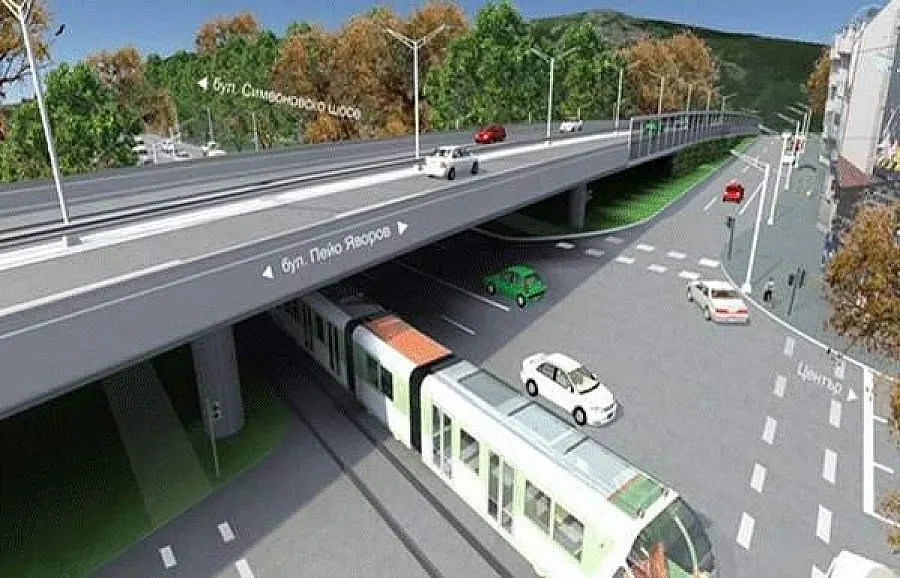 Строят ускорено моста при Семинарията