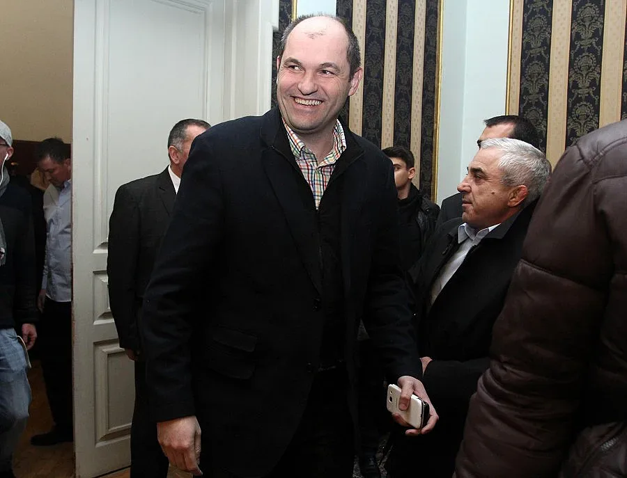 "Възраждане" погна Томов за акции