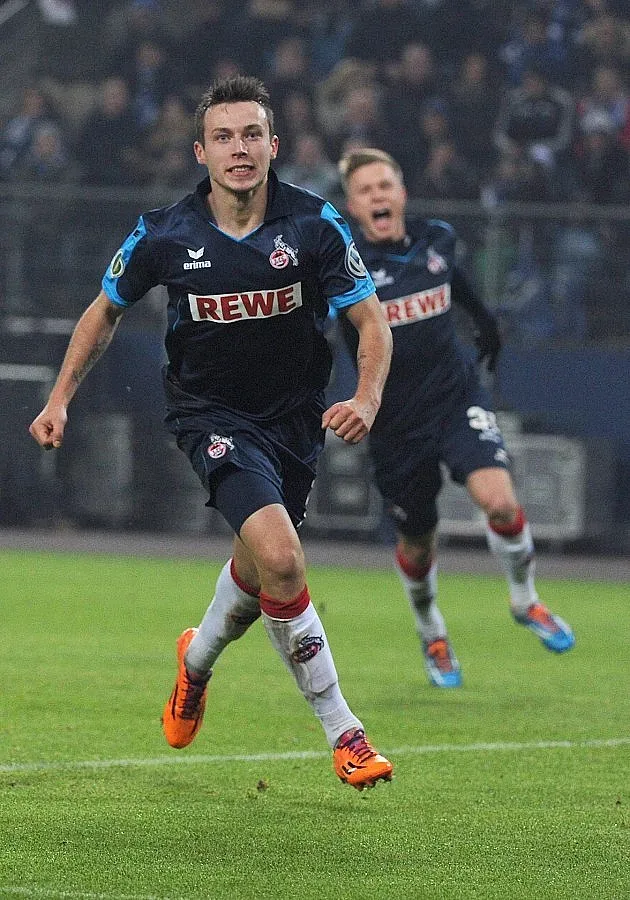 300 се млатиха след контрола в Кьолн