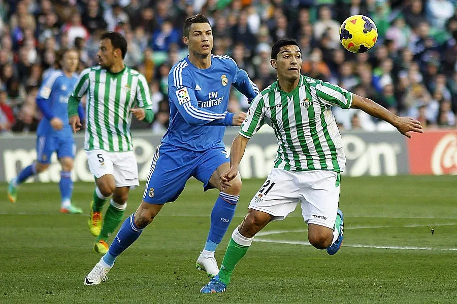 "Белия балет" настигна лидерите