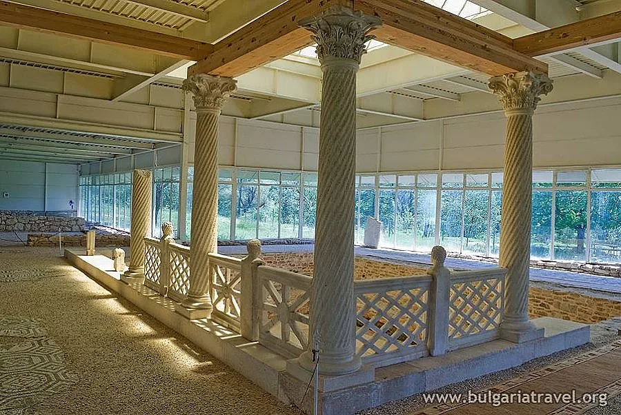 Римски легионери дефилираха до Армира