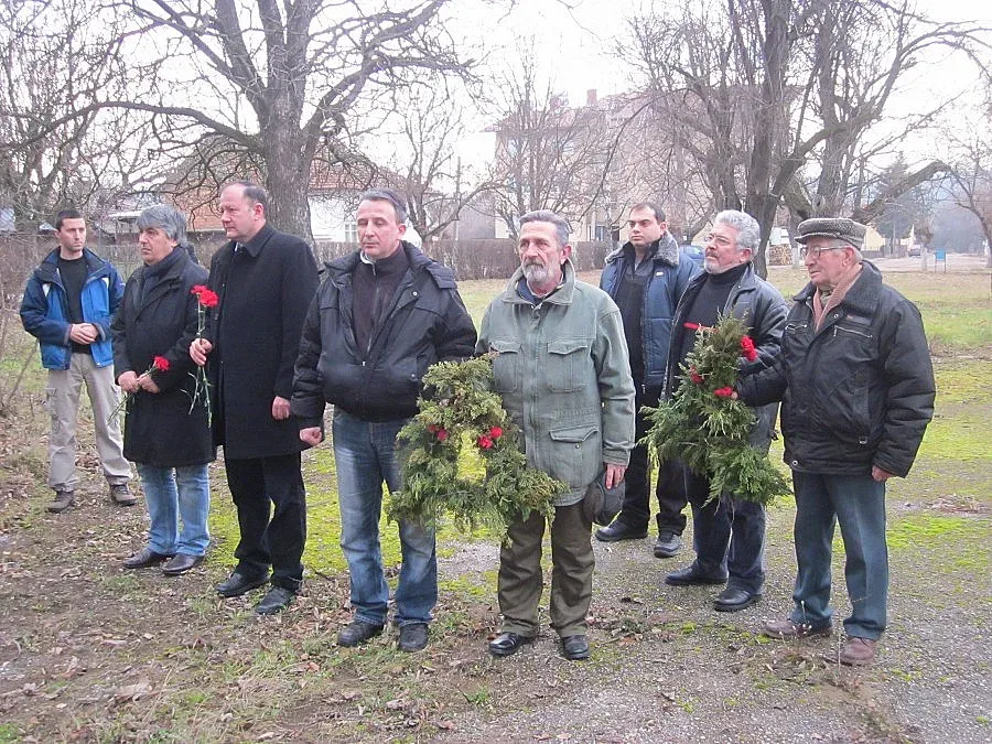 Михаил Миков почете гибелта на 17 видински партизани