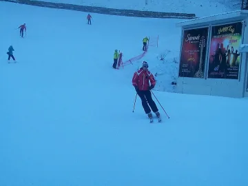 Падналият сняг напълни Банско с комшии