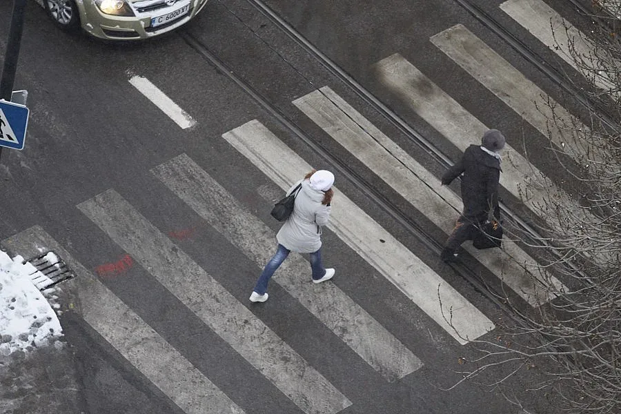 Камион скъса мрежа на тролейбуси