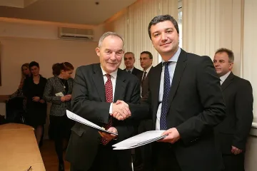 Стойнев:  "Южен поток" сваля цената на газа