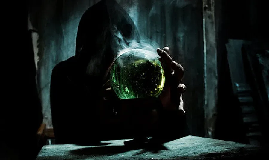 Съдът оправда врачка за черна магия