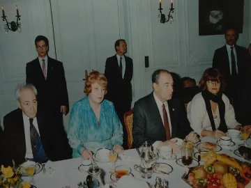 Да закусваш с Митеран