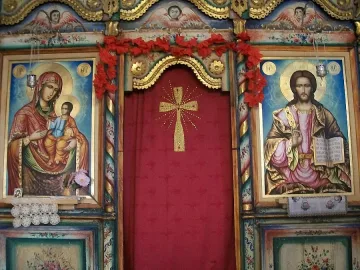 Десетки преспаха в църквата „Свети Антоний" в търсене на изцеление