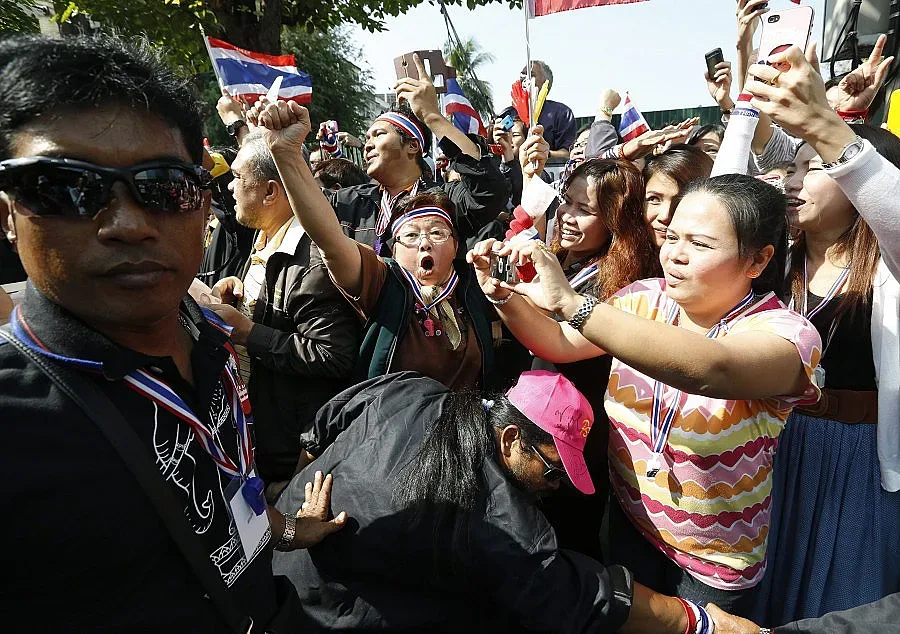 Десетки ранени при бомбена експлозия в Тайланд