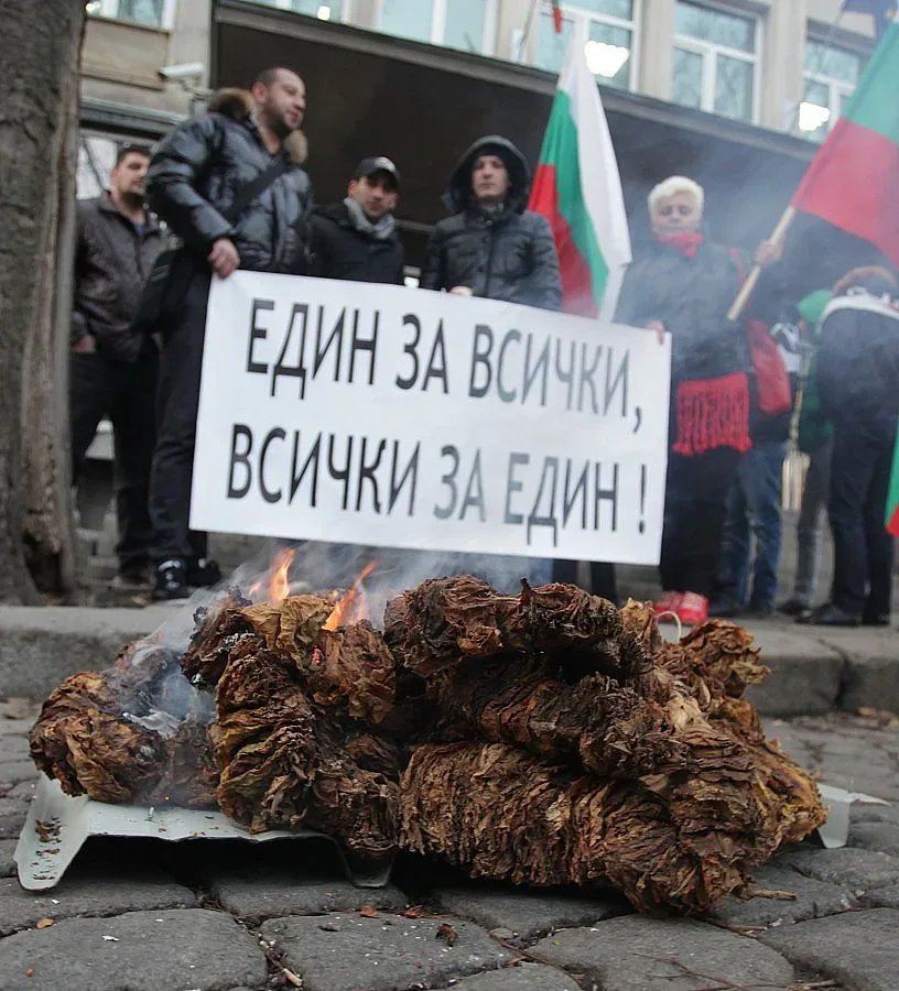 Тютюнджии спират децата си от училище