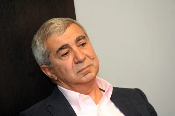 Родолюбецът с грифоните