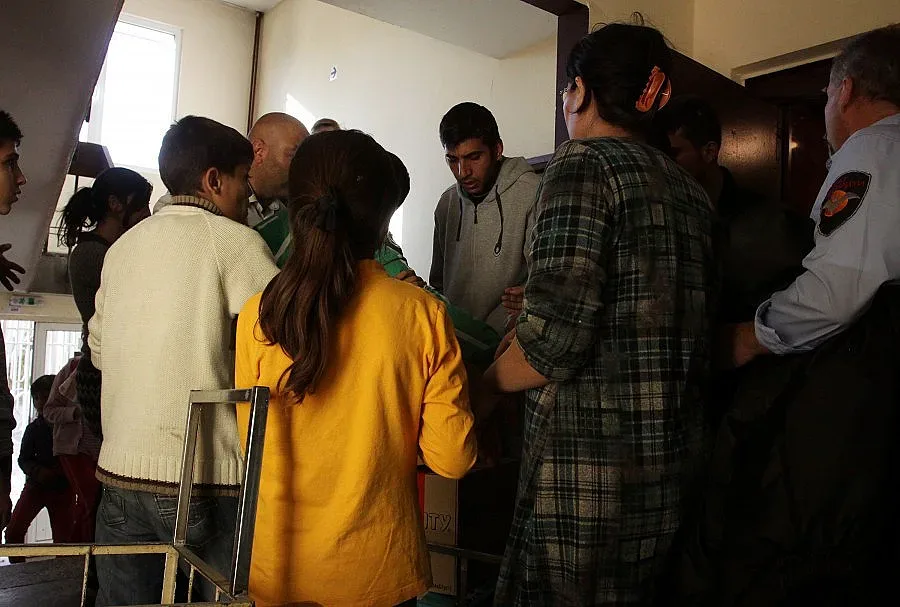 Изгониха 100 натрапници от бежански лагер