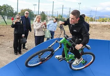 Заместник-министърът на младежта и спорта откри новата вело писта в Казанлък