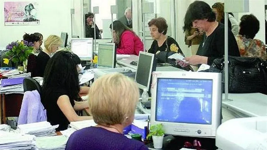 Жалваме се от чиновници в комисии