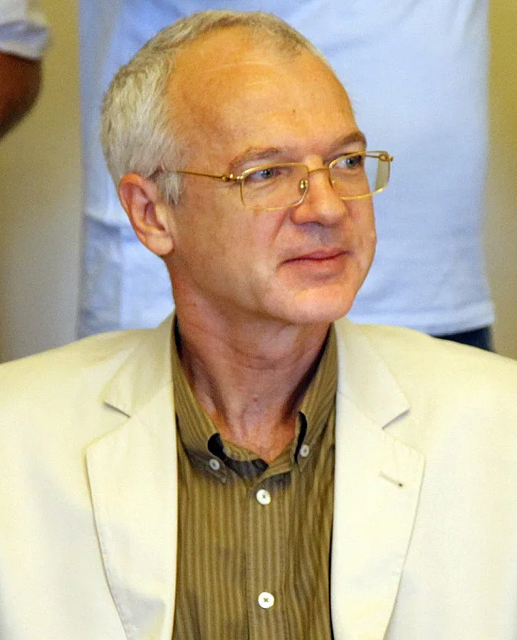 Служителите притискат шефа да крие осигуровки