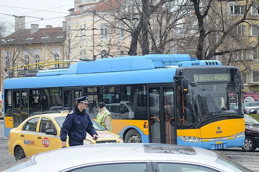 Отлагат слагането на касови апарати в градския транспорт 