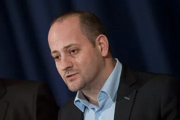 ДСБ: В БСП се водят войни между кланове