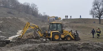 Пускат водата на опасен "ничий" язовир