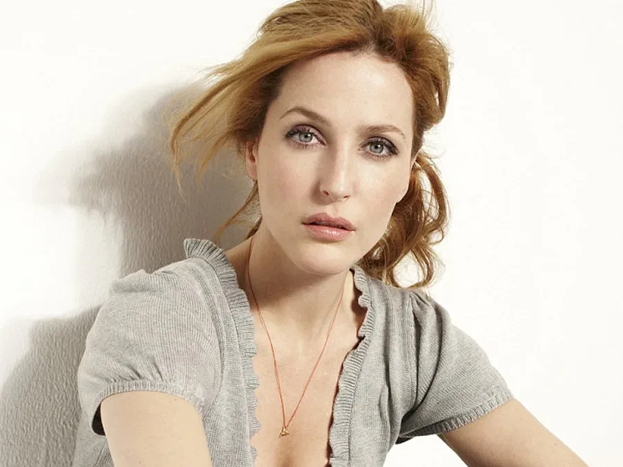 Агент Скъли става писателка на научно-фантастични романи