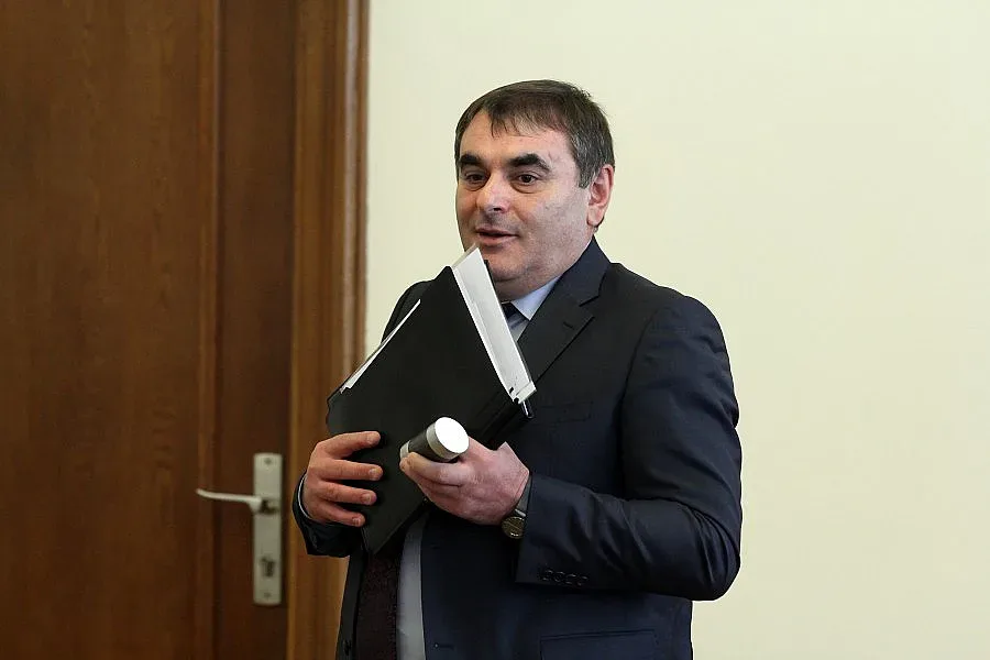 Папазов бори сивия сектор с масови проверки