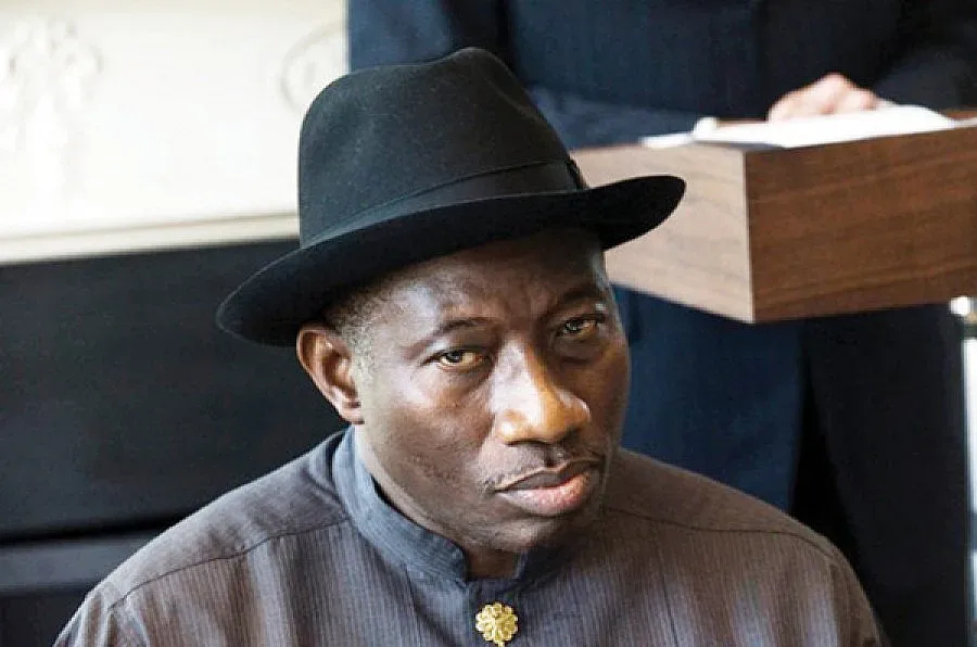 Полицията в Нигерия по петите на 168 хомосексуалисти