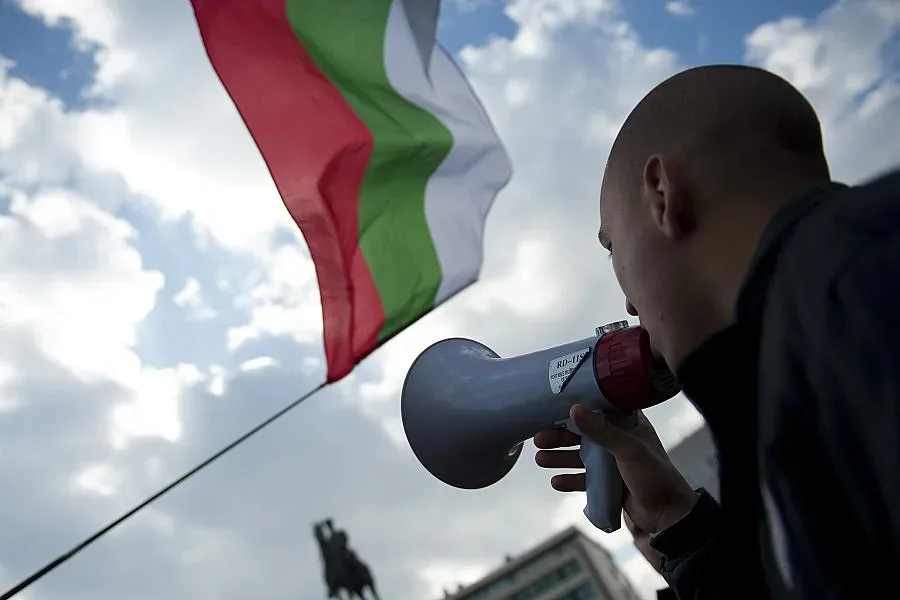 Протест приветства депутатите