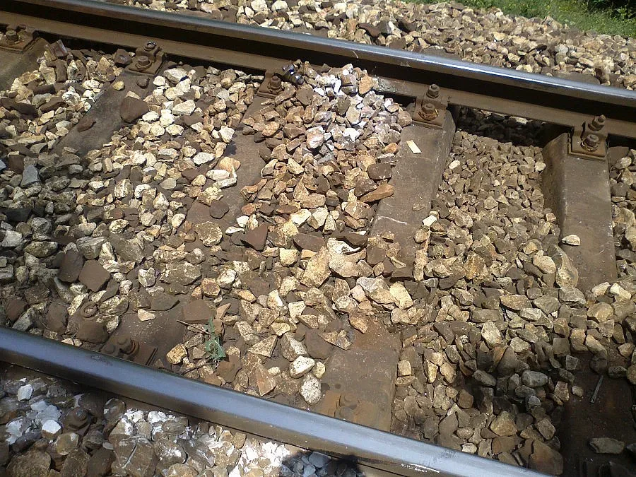 Товарен влак дерайлира между Стара Загора и Змейово