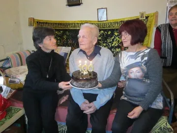 Дядо СТОйчо стана на сто