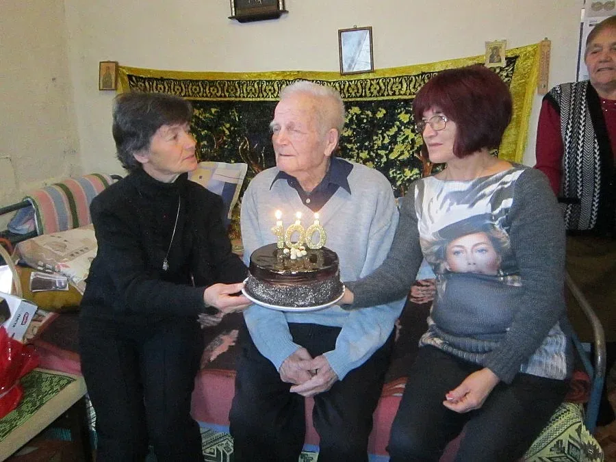 Дядо СТОйчо стана на сто