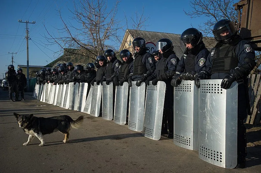 Протестиращи обсадиха Янукович в резиденцията му