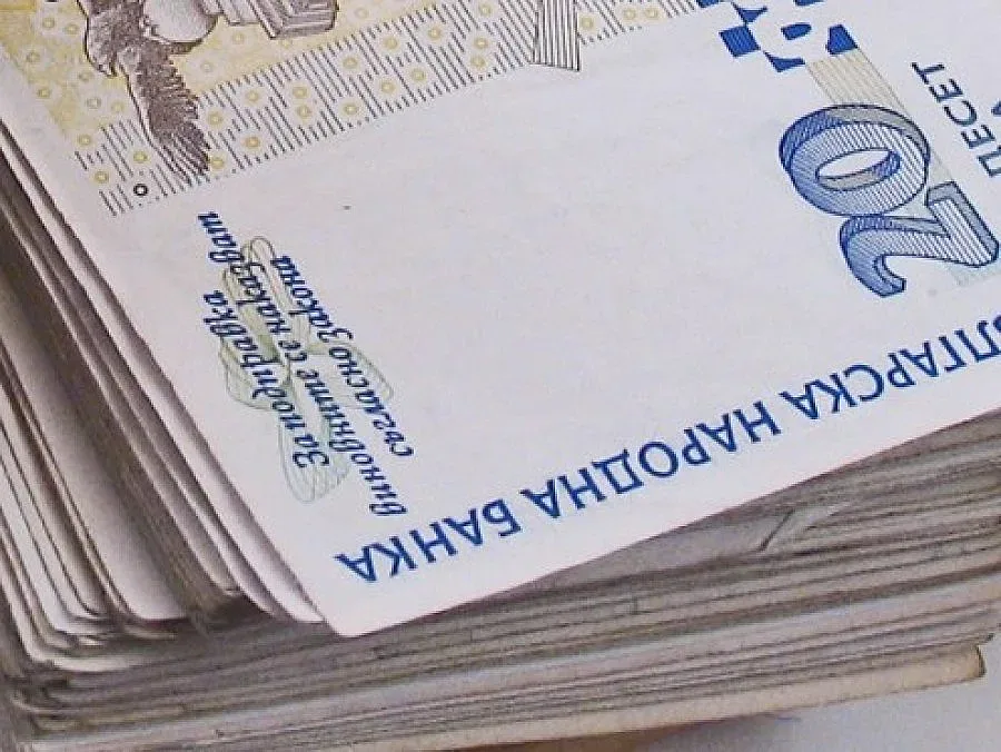 Държавата върна 1 млрд. ДДС