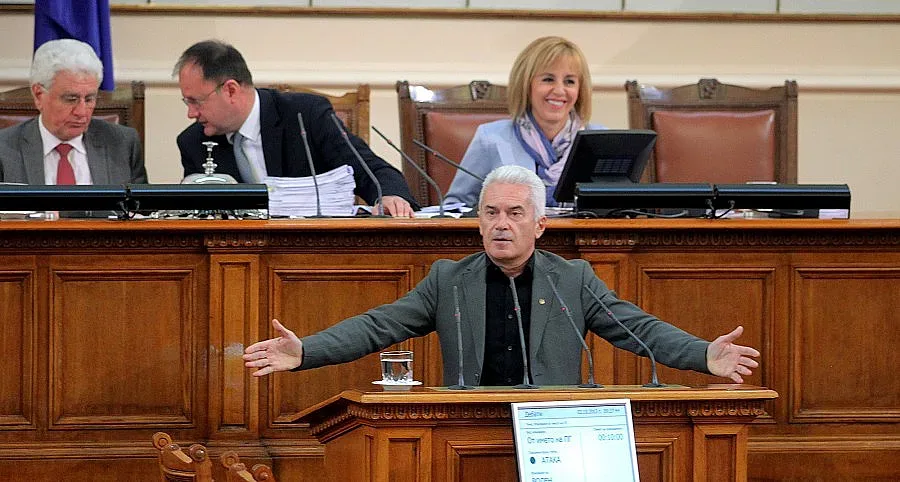 Парламентът тръгва с "Волене, откажи се!"