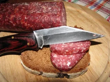 Заразените с луканки от глиган съдят ексгубернатор