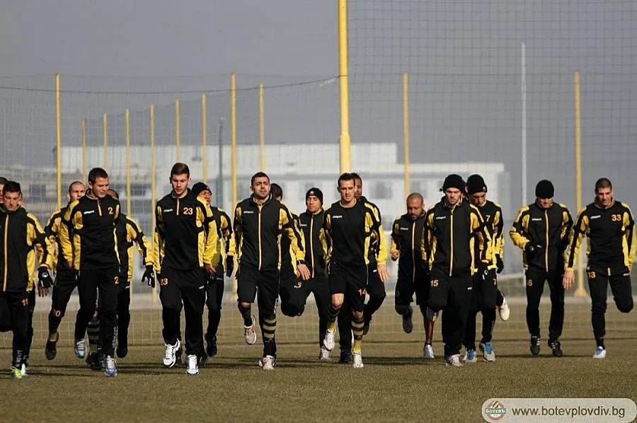 Мъри следи "канарите" с чипове