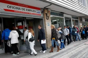 Испания разби мрежа за фалшиви трудови договори