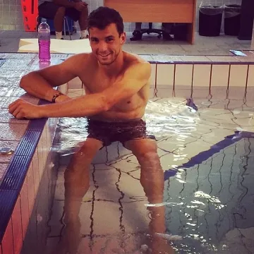 Ученичка предложи брак на Гришо