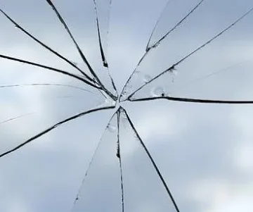 Вандали посегнаха на централите на ГЕРБ и Атака във Варна