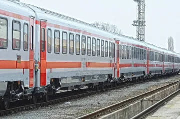 Влак помете мъж край Дупница