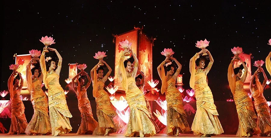 "Една българска роза" на китайски в НДК