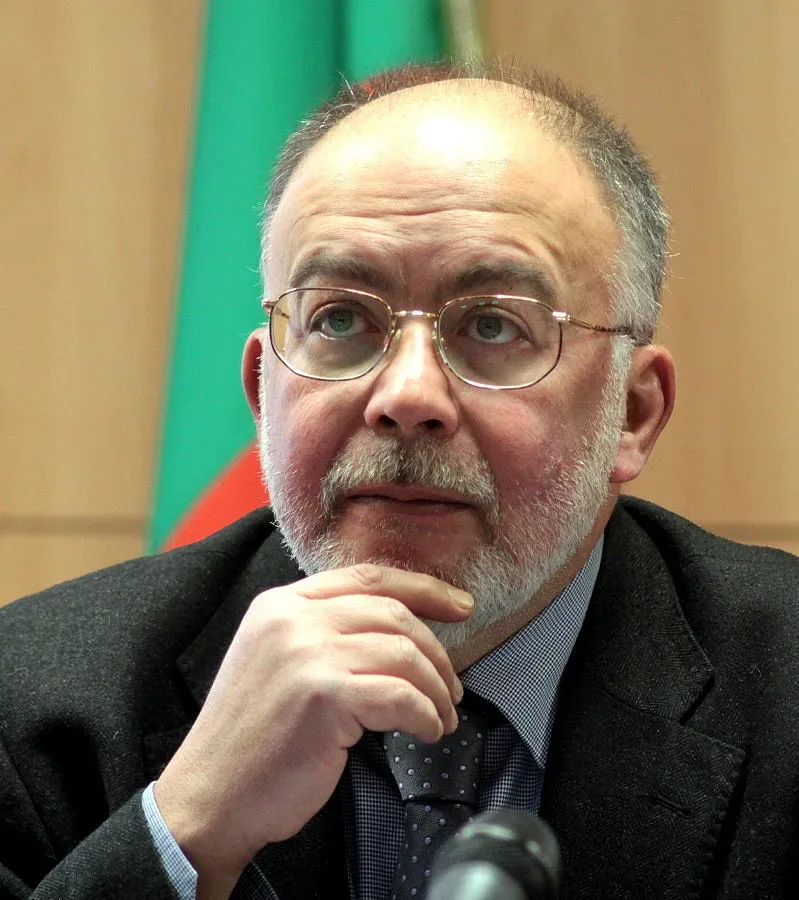 Първанов забърка буря в чаша вода