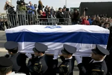 Израел погреба с почести Ариел Шарон