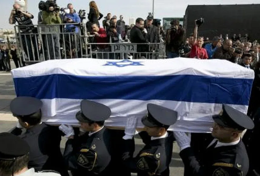 Израел погреба с почести Ариел Шарон