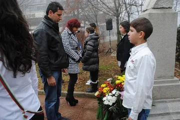 Ученици с караул и рецитал в памет на П. Яворов