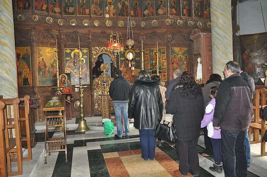 Стотици се поклониха пред зазиданата икона в Лопушанския манастир